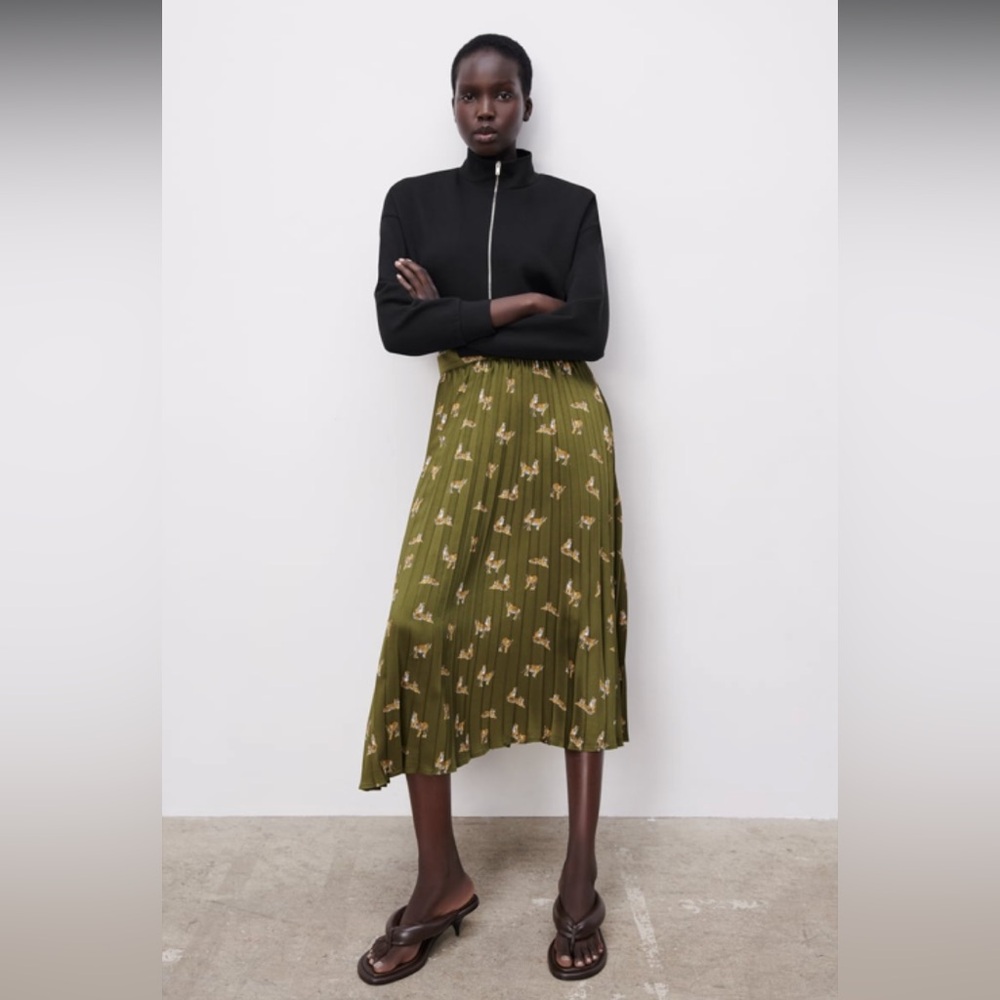 Zara Olive Green Pleated A-Line Skirt with Beige Floral Print